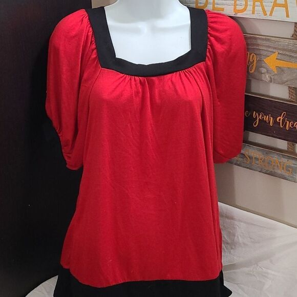 Rue21 red with black trim short sleeve blouse size large - Picture 2 of 9